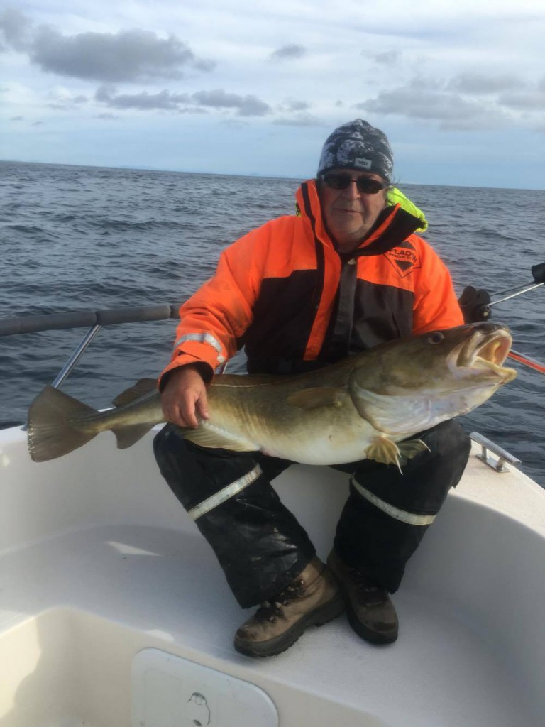 Peter med en riktigt fin torsk på dryga 17 kg!