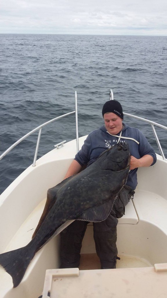 Andreas Wikström med en riktigt fin flundra från gårdagen på hela 150 cm, stort grattis!