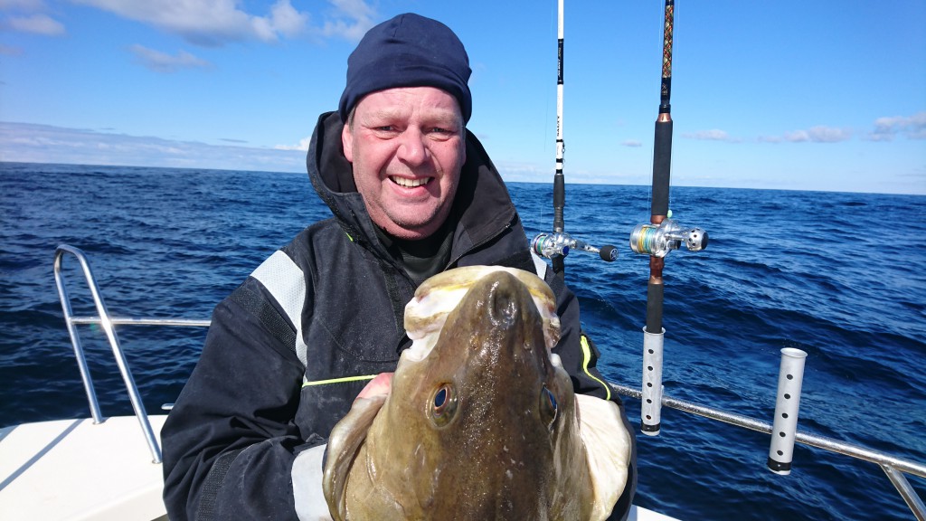 Björn Jikhem med en av säsongens första fiskar